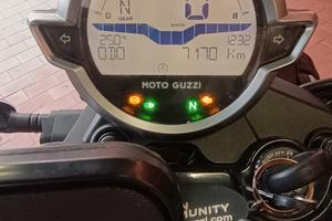 Moto Guzzi V7 - 2023