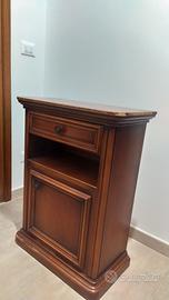 Mobiletto vintage in legno