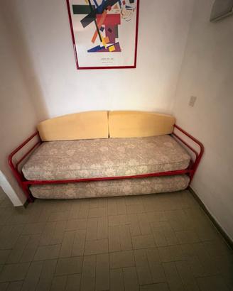 Divano letto con due materassi da mezzo letto