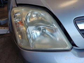 Proiettore destro OPEL MERIVA del 2006