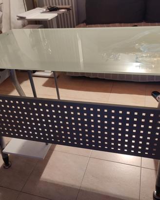 scrivania piano in vetro
