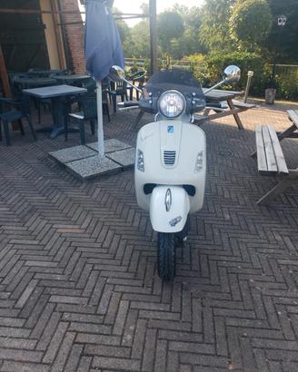 vespa 300 gts