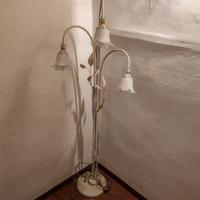 Lampada a terra ferro battuto bianco