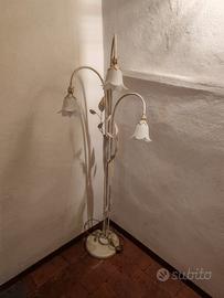 Lampada a terra ferro battuto bianco