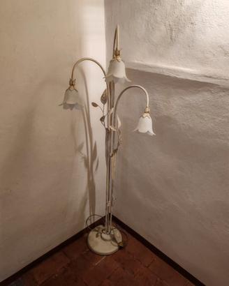 Lampada a terra ferro battuto bianco