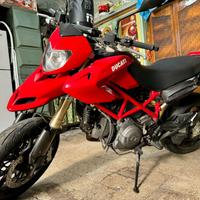 Moto ducati hypermotard 796