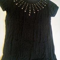 Maglietta in viscosa con stelline in metallo