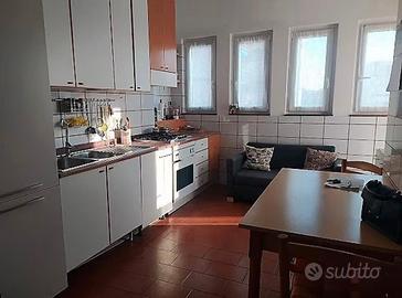 Stanza singola con balcone a Seregno