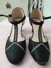 Scarpe nere con strass, N. 36