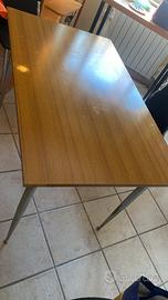 Tavolo in formica+2 sedie