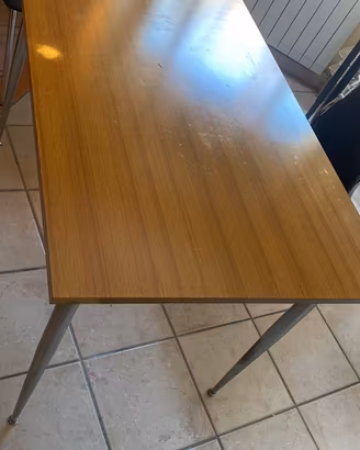 Tavolo in formica+2 sedie
