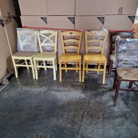 sedie spaiate in legno  stock