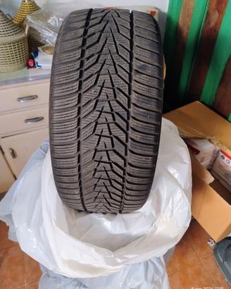 4 pneumatici Hankook  invernali 235/35 R19 90%