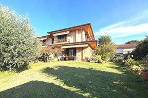 Villetta a schiera di 225 m² con 5 locali a Massa