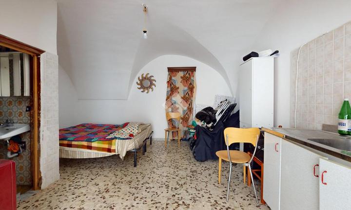 MONOLOCALE A MARTINA FRANCA