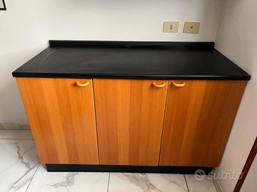 mobile in legno con 3 antine