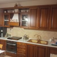 cucina lineare in noce. 4.40 metri.  