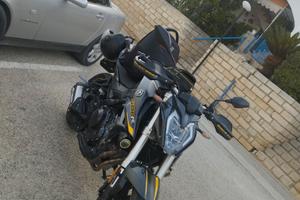 Moto naked