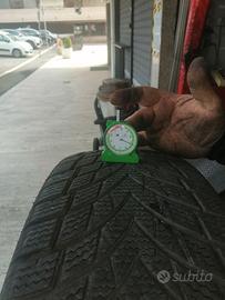 4 gomme invernali MOMO 225/65 R17 106V