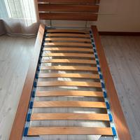 letto singolo e comodino 