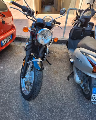 Triumph bonneville t100