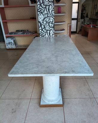 Tavolo con piano in marmo