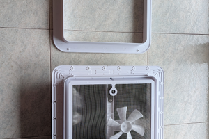 Tetto oblò per camper con ventola