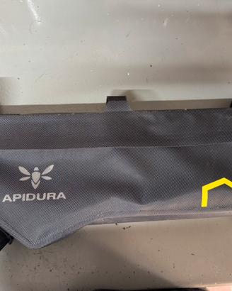 Borsa Apidura