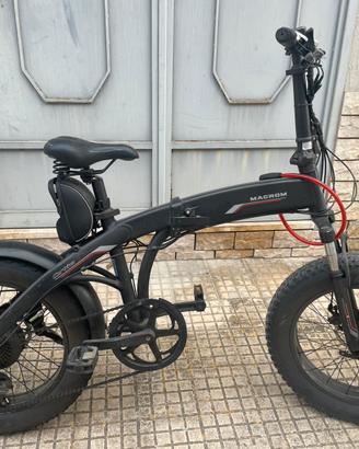 Bici elettrica MACROM modello cortina 2023