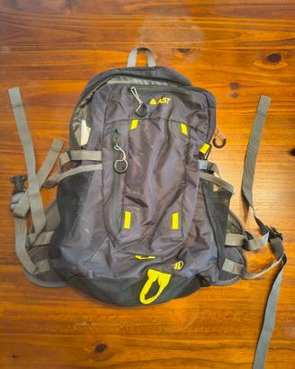 Zainetto AST da trekking 