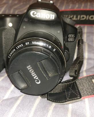 Canon Eos 60D + obiettivo EF-S 18-55 mm, f/3,5-5,6