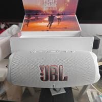 JBL Charge 5 bianca