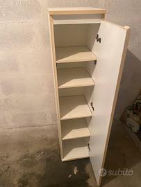 Mobiletto con ripiani