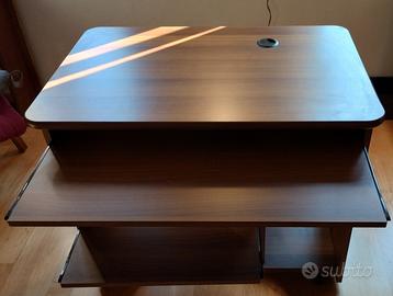 Scrivania PC compatta in legno