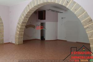 Locale Commerciale Zona Viale Regione (Rif.765)