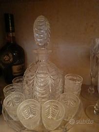 bottiglia liquore e bicchierini vintage 