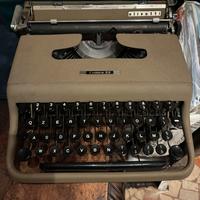 Macchina da scrivere Olivetti Lettera 22 vintage50