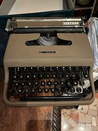 Macchina da scrivere Olivetti Lettera 22 vintage50