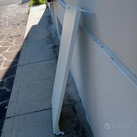 Mensole con staffe e guide da parete 