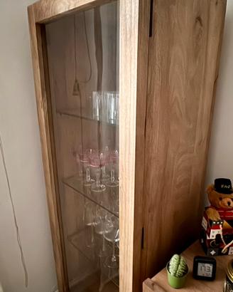 Vetrinetta in legno massello con ripiani in vetro