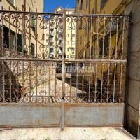 Magazzino a Napoli Via Enea 5 locali