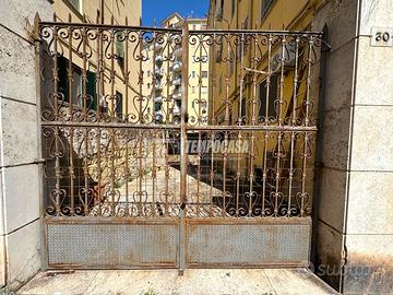 Magazzino a Napoli Via Enea 5 locali