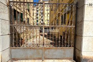 Magazzino a Napoli Via Enea 5 locali