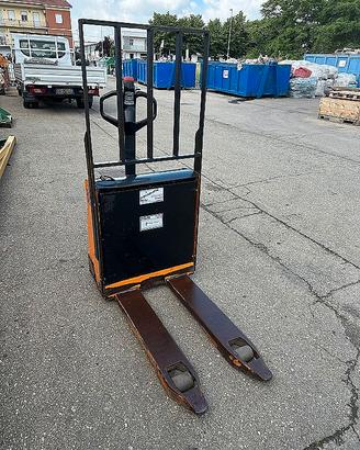Transpallet elettrico Still modello EGU16