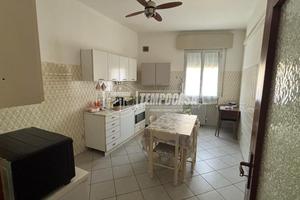 AMPIO TRILOCALE CON GARAGE
