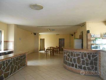 Palazzo / Stabile di 1335 m² con più di 5 locali a