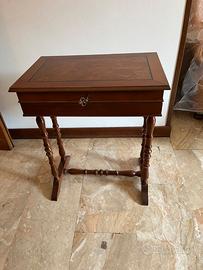 Tavolino portagioie vintage in legno con scomparti