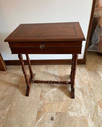 Tavolino portagioie vintage in legno con scomparti