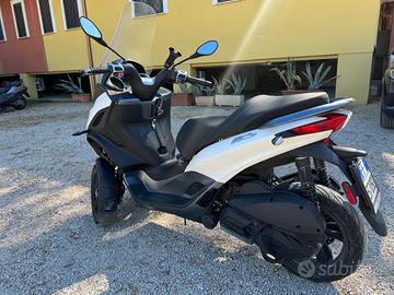Piaggio MP3 300 HPE