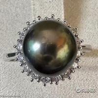 ANELLO ORO 18kt. CON DIAMANTI E PERLA TAHITI